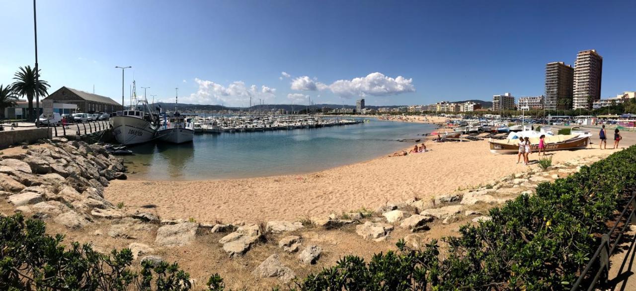 Apartamento Nuevo Centrico Frente Al Mar En Palamós Kültér fotó